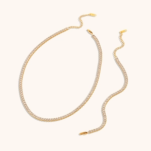 Parure luxueuse en or 18 carats avec collier et bracelet ornés de zircons cubiques