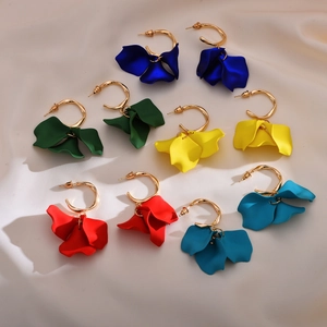 Fashion Romantic Alloy Acrylic Rose Petal Dangle Earrings Elegant Sweet Candy Color Drop Earrings For Women Jewelry Gift