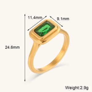 Dettaglio dimensioni anello oro 18K con zircone verde da 11,4mm e un peso di 2,9g