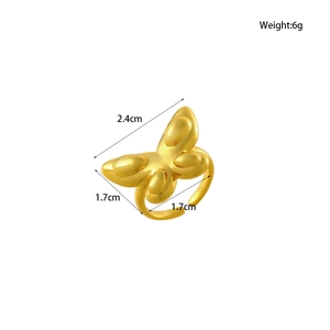 Detailansicht goldener 3D-Schmetterlingsring mit Maßen 2,4cm und Gewicht 6g