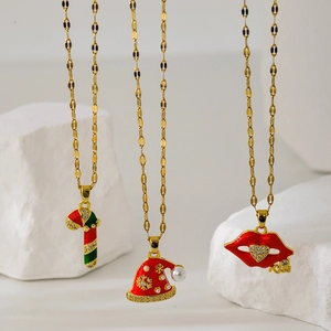 Weihnachtsketten-Set mit Emaille-Zuckerstange, Weihnachtsmannmütze und Kuss-Lippen