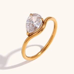 Minimalistische 18K vergulde roestvrijstalen ring met peer-vormige zirkonia