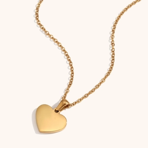 Gepolijste 18K vergulde roestvrijstalen hart hanger ketting aan een minimalistische O-ketting