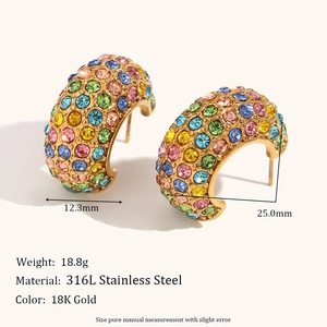 Pendientes en C de acero inoxidable bañados en oro 18K con brillantes strass de colores