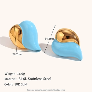 Pendientes de corazón en acero inoxidable bañado en oro 18K con esmalte azul y bicolor