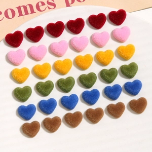 Gekleurde mini geflokte hartjes voor DIY sieraden en haaraccessoires knutselwerk