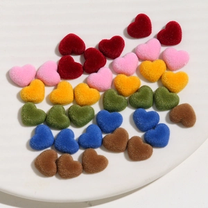Gekleurde mini geflokte hartvormige accessoires voor DIY sieraden en haarspeldjes