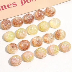 Vue détaillée de cabochons ronds en résine de 16 mm aux paillettes Morandi pour DIY