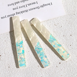 Trois barrettes en acrylique avec nacre crème et paillettes de feuilles d'or bleu sarcelle