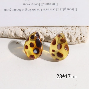 Close-up of leopard print drop-shaped resin earring charms with 23x17mm size detail