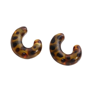 Elegant amber leopard print C-shape resin hoop earrings with glossy tortoiseshell finish