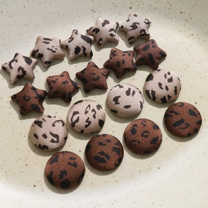 Leopard print star and round fabric buttons for DIY accessories and hat sewing