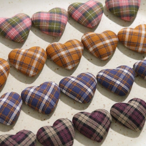 Retro heart-shaped fabric plaid buttons for DIY hair accessories and clothing decor