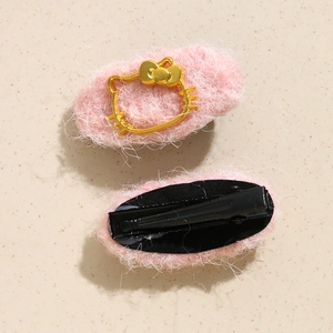 Detailed front and back view of pink plush hair clip with golden kitten metal ornament