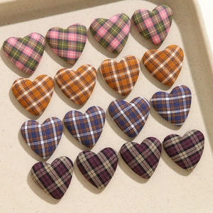 Bottoni a forma di cuore in tessuto scozzese per orecchini e spille fai-da-te accessori