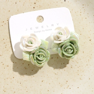 Boucles d'oreilles roses 3D nacrées de style français en résine crème et vert menthe