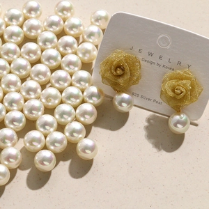 Elegante 10mm gouden mesh roos oorbellen met iriserende parels en 925 zilveren naalden