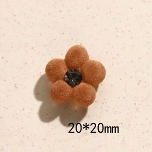 Macro-opname van bruin geflokt bloemaccessoire van 20x20mm met een edelsteen midden