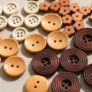 Surtido de botones de madera florales y redondos en tonos naturales para joyas DIY
