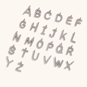 Colgante de Alfabeto de Acero Inoxidable Minimalista Mini Letra de Cuerda Retorcida para Mujer Joyería de Bricolaje