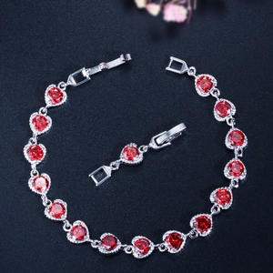 S925 Silberarmband mit roten Zirkonia in Herzfassung und verstellbarer Verlängerung