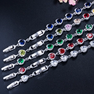 Damen-Armband-Set mit herzförmigen bunten Zirkonia-Steinen in 18k Silberoptik