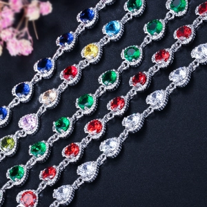 Elegante 18k vergoldete Tennisarmbänder mit herzförmigen bunten Zirkonia Edelsteinen