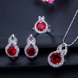 Luxuriöses Silber Schmuckset mit roten Edelsteinen und Diamanten im Kürbis Design