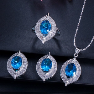 Elegantes Brautschmuckset mit ovalen blauen Edelsteinen und Silberblattdesign inkl. Kette