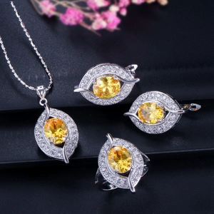 Detailansicht des silbernen Brautschmuck-Sets mit gelben Ovalsteinen und weißen Zirkonia