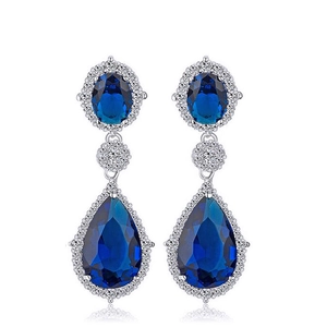 Boucles d'oreilles pendantes avec pierres poires bleu foncé et détails en zircone