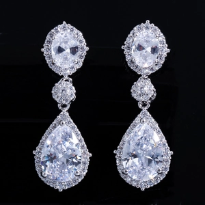 Boucles d'oreilles pendantes argentées avec cristaux de zircon étincelants taille poire