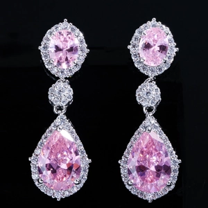 Boucles d'oreilles élégantes en zircon rose avec pendentifs ovales et gouttes sur noir