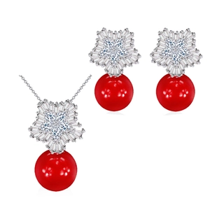 Set di gioielli da sposa con perle rosse e ciondoli a stella in zircone su catena argento