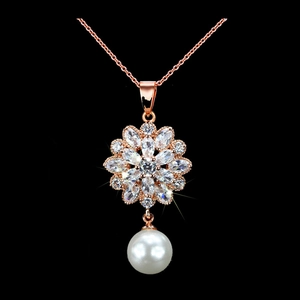 Exquisite Halskette in Roségold mit Blumenglasanhänger, Zirkonia-Steinen und weißer Perle