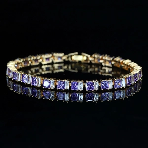 Bracelet tennis plaqué or avec zircons carrés violets et rectangles clairs