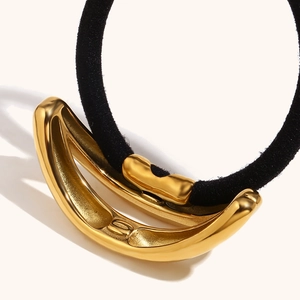 Portacoda minimalista in acciaio inossidabile dorato a forma di labbra con elastico nero