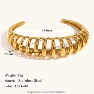 Bracciale rigido in acciaio inossidabile placcato oro 18K con design traforato