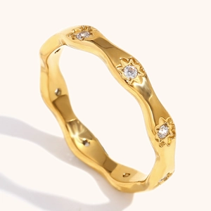 18K Gold Plated Stainless Steel Wave Star Ring Rhinestone Inlaid Geometric Finger Band Jewelry For Women Party Daily Wear