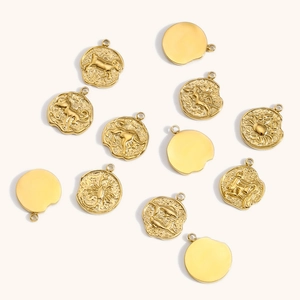 Colgantes de acero inoxidable chapados en oro 18K con relieve de los signos del zodiaco