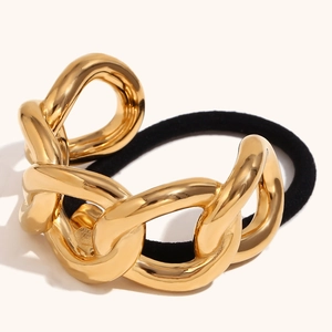 Close-up of 18K gold-plated stainless steel chain detail on black elastic hair tie