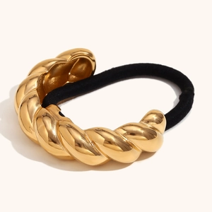 Élastique à cheveux minimaliste en métal torsadé plaqué or 18K avec élastique noir