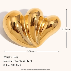 Detailed view of 18K gold plated heart brooch with dimensions 32.8mm x 22.3mm
