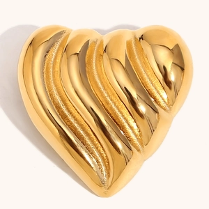 Polished 18K gold-plated stainless steel heart brooch with 3D pleated texture