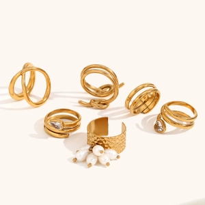 6-piece gold-plated jewelry set with hammered rings, pearl dangles and zircon accents