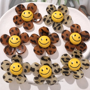 Breloques en Forme de Fleur à Imprimé Léopard en Acrylique Avec Visage Souriant Accessoires Bijoux DIY Pour Boucles d'Oreilles Coque