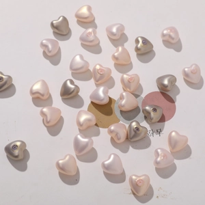 Glänzende Perlglanz Herzperlen in verschiedenen Farben für DIY Schmuck und Bastelzubehör