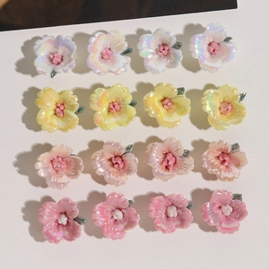 16er-Set Perlglanz-Keramikblumen in Weiß, Rosa und Gelb für DIY-Schmuckherstellung