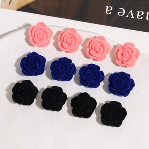 Velours-beflockte Rosenblüten DIY Ohrring-Anhänger in Rosa, Dunkelblau und Schwarz