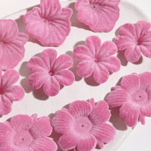 Charm's fleurs floquées roses en deux formes pour boucles d'oreilles et bijoux DIY